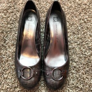 ANNE KLEIN iflex Silver Block Heel Shoe sz. 8.